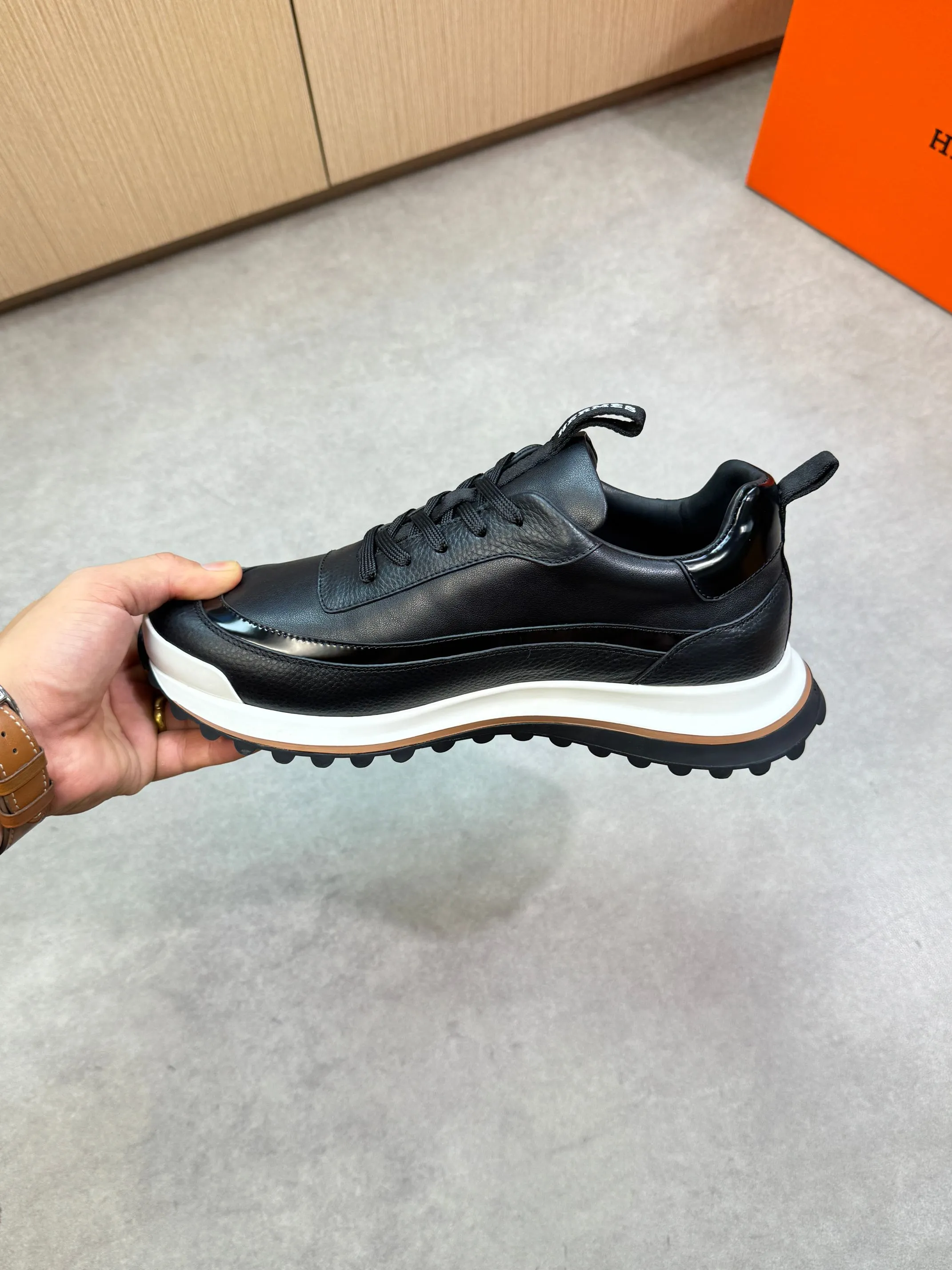 Men's shoes 💰800 [HERMES] Hermès - High-end quality original order·Casual sports shoes - Upper: 🔝 pebbled calfskin, Nappa calfskin, shoe body sewn with contrasting edge color, tongue, heel, brand logo webbing - Inner: water-dyed cowhide - Outsole: ultra-light T men's shoes 💰R·Rubber; two-color molded outsole -Ultra-high quality control·Fine workmanship: highlighted (high-end·nobility·grade) -Size: 39-44 (38, 45, can be customized)·H0118